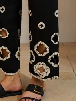 COMMENSE Cotton Hollow Embroidered Cropped Pants* Pants|Bottoms