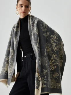 COMMENSE Double Face Jacquard Tassel Scarf* Accessories
