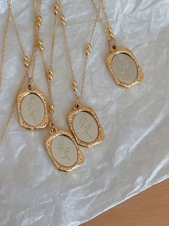 COMMENSE Embossed Rose Square Pendant Necklace* Necklaces|Accessories