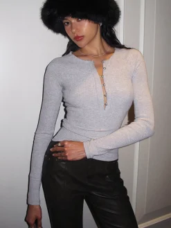 COMMENSE Pearl Button Cutout Skinny Top* T-shirts|Tops