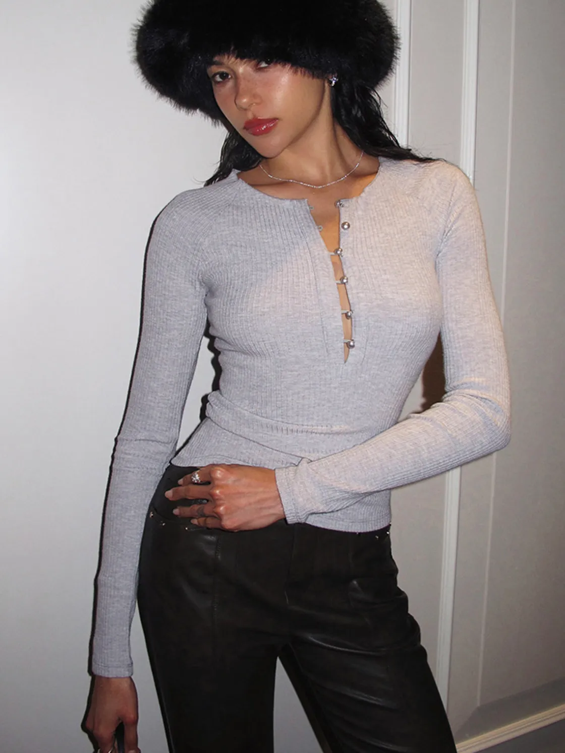 COMMENSE Pearl Button Cutout Skinny Top* T-shirts|Tops