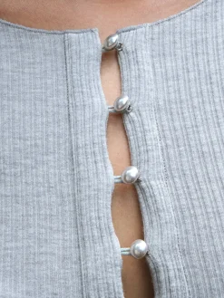 COMMENSE Pearl Button Cutout Skinny Top* T-shirts|Tops