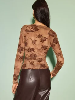COMMENSE Straight Neck Velvet Floral T-Shirt* Tops